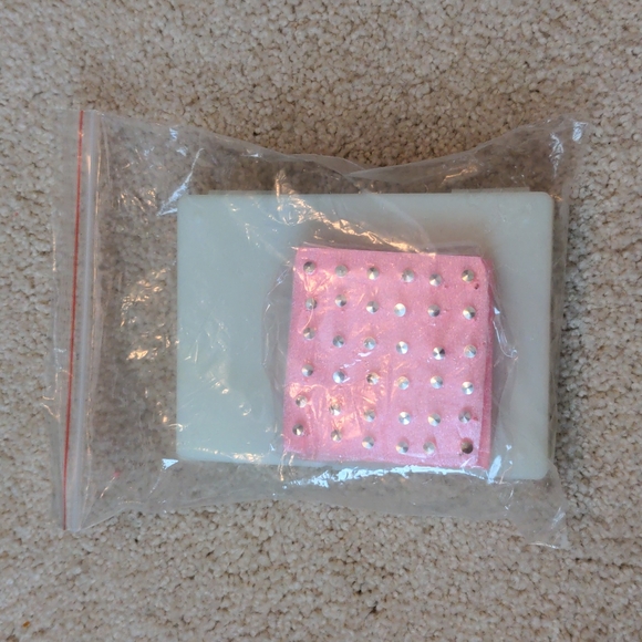 New! Professional steel ear and body piercing gun 72pcs studs kit set - Picture 6 of 9